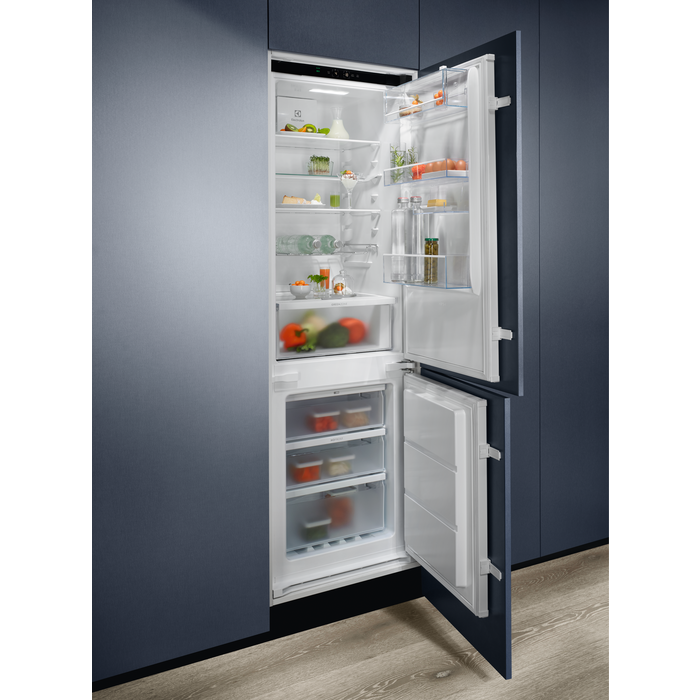 Electrolux - Iebūvējams ledusskapis ar saldētavu - LND5FE18S