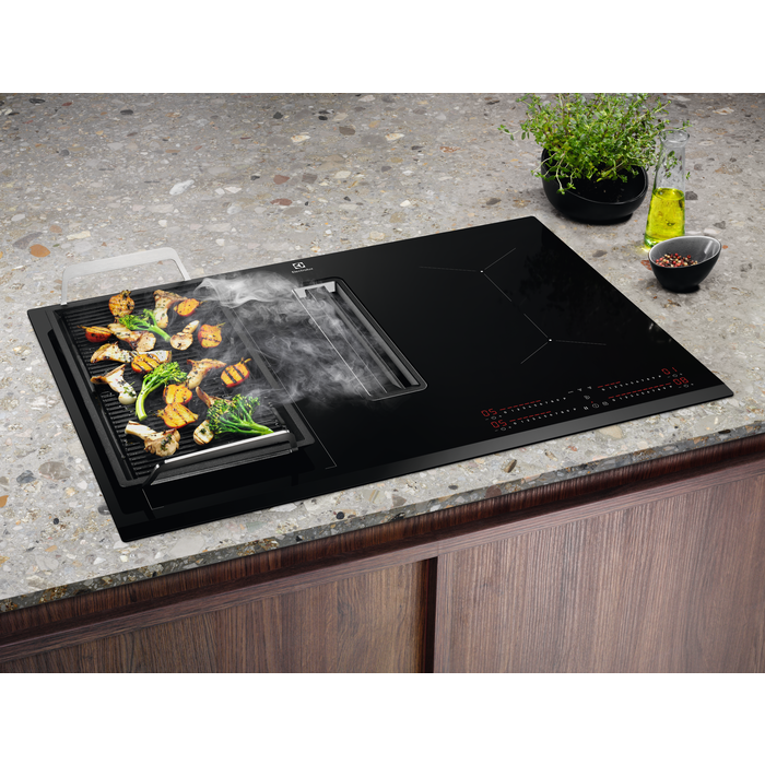 Electrolux - Plīts virsma ar nosūcēju - KCC83443