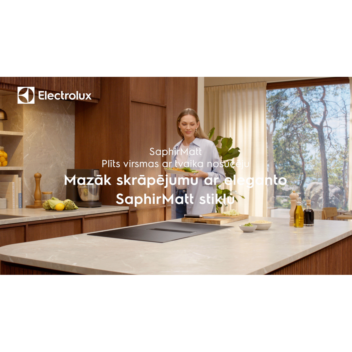 Electrolux - Plīts virsma ar iebūvētu nosūcēju - KCC84450CZ