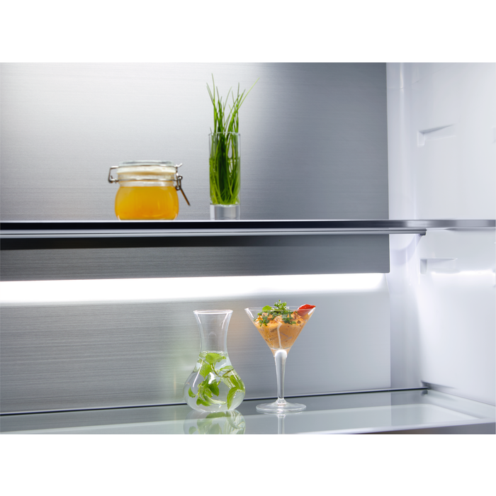 Electrolux - Brīvstāvošs ledusskapis ar saldētavu - ELT9VE52M0