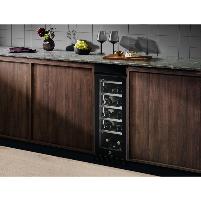 Electrolux - Vīna dzesētājs - EWUS018B7B