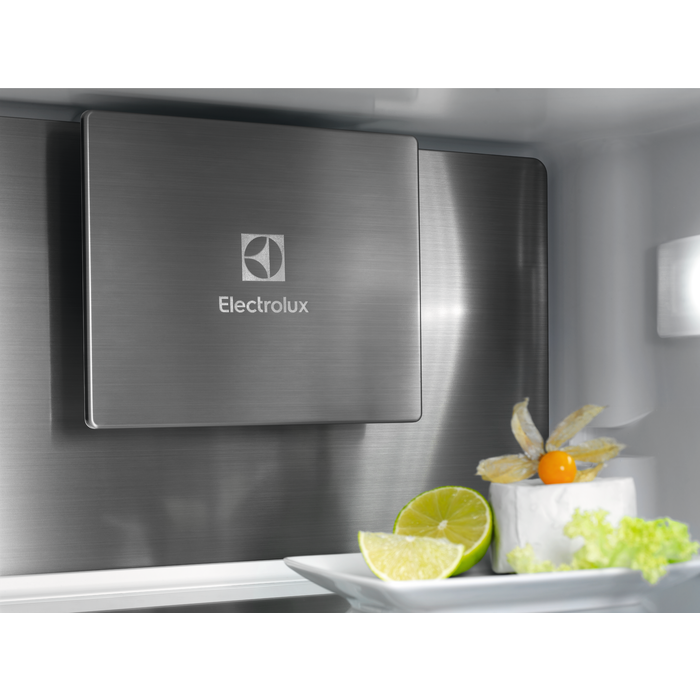 Electrolux - Iebūvējams ledusskapis ar saldētavu - ENC8MD19S