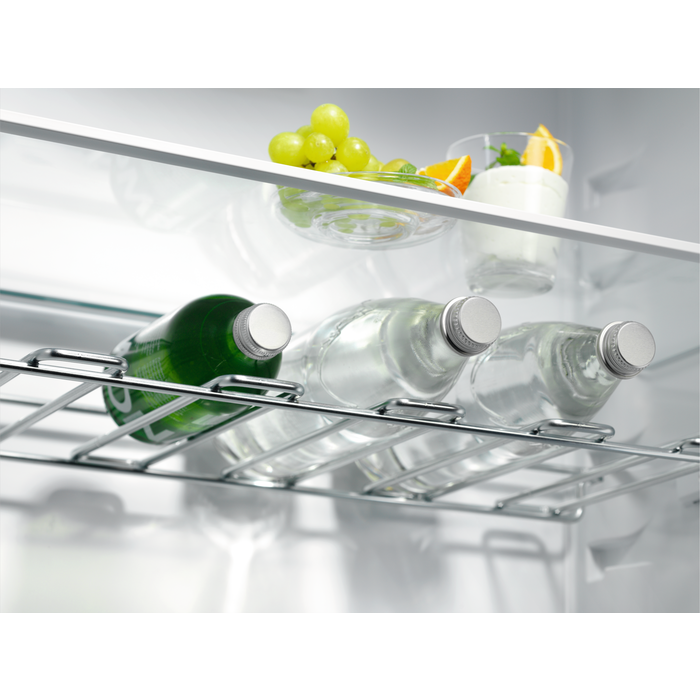Electrolux - Iebūvējams ledusskapis ar saldētavu - E7MNPD18S