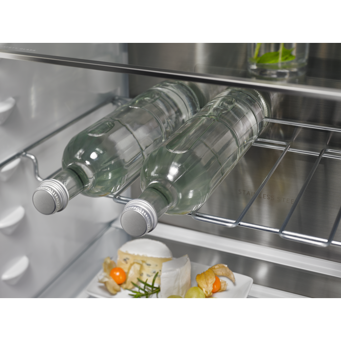 Electrolux - Iebūvējams ledusskapis ar saldētavu - ENC8MD19S