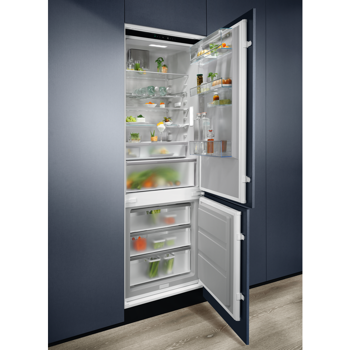 Electrolux - Iebūvējams ledusskapis ar saldētavu - KNP7TE75S