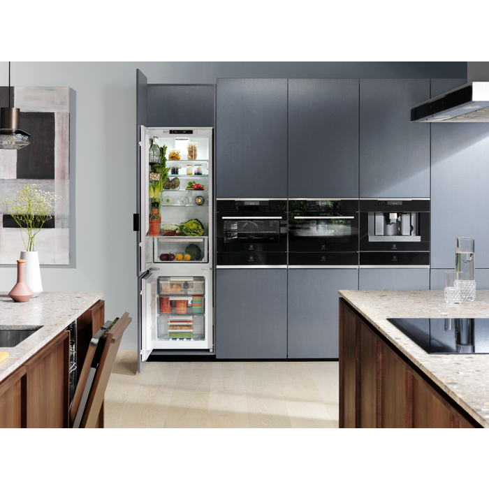 Electrolux - Trauku mašīna 60cm - EEC67310L