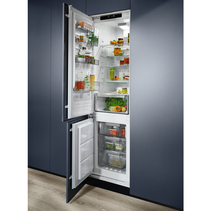 Electrolux - Iebūvējams ledusskapis ar saldētavu - ENS8TE19S