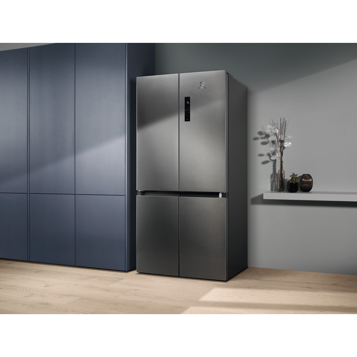 Electrolux - Brīvstāvošs ledusskapis ar saldētavu - ELT9VE52U0