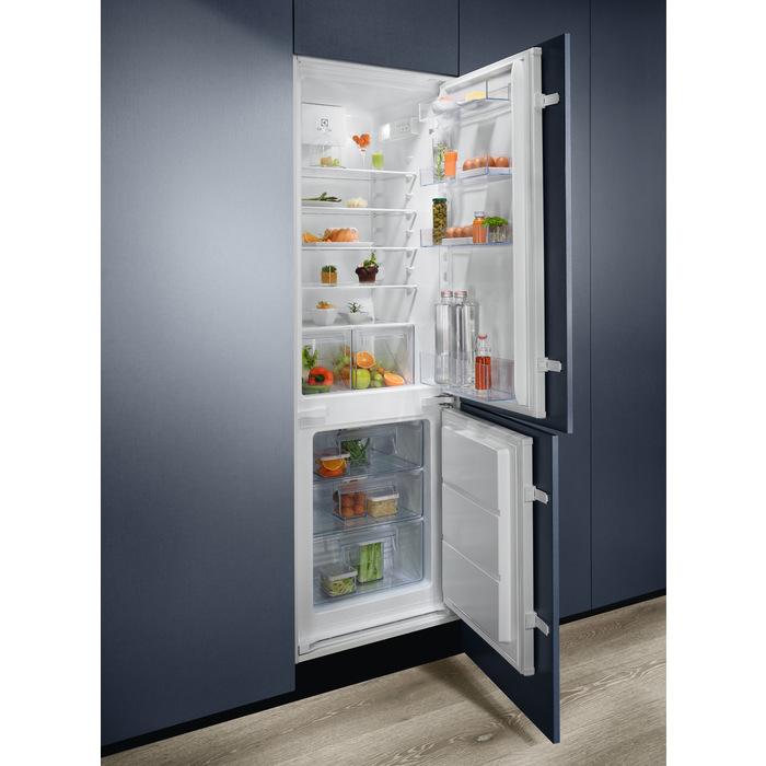 Electrolux - Iebūvējams ledusskapis ar saldētavu - LND5FE18S