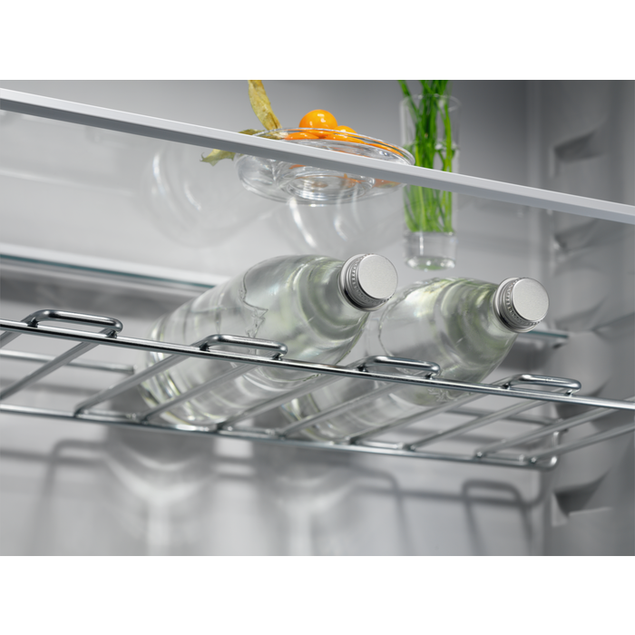 Electrolux - Iebūvējams ledusskapis ar saldētavu - KNP7TE75S