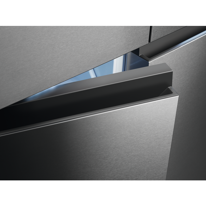 Electrolux - Brīvstāvošs ledusskapis ar saldētavu - ELT9VE52U0