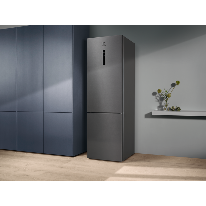 Electrolux - Brīvstāvošs ledusskapis ar saldētavu - LNT7ME36X3