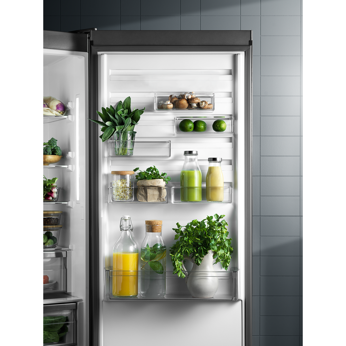 Electrolux - Iebūvējams ledusskapis ar saldētavu - ENS8TE19S