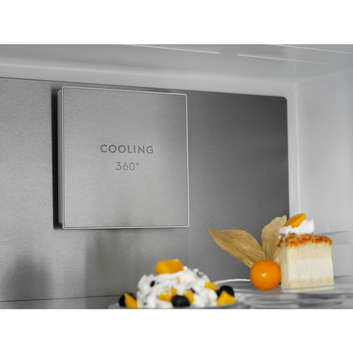 Electrolux - Iebūvējams ledusskapis ar saldētavu - ENC8MC19S