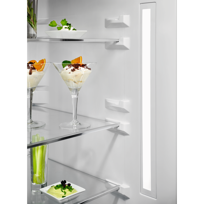 Electrolux - Brīvstāvošs ledusskapis ar saldētavu - LNT7ME36X3
