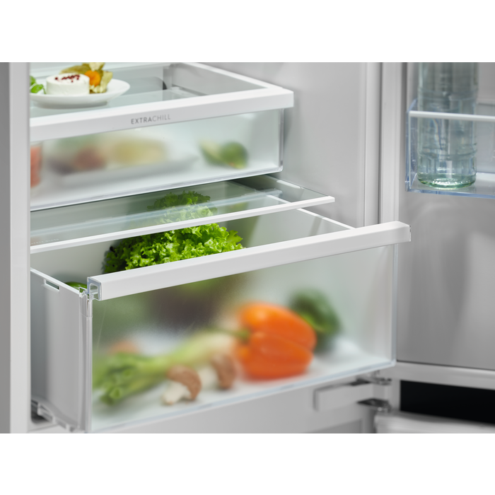 Electrolux - Iebūvējams ledusskapis ar saldētavu - ENTMUSP8S