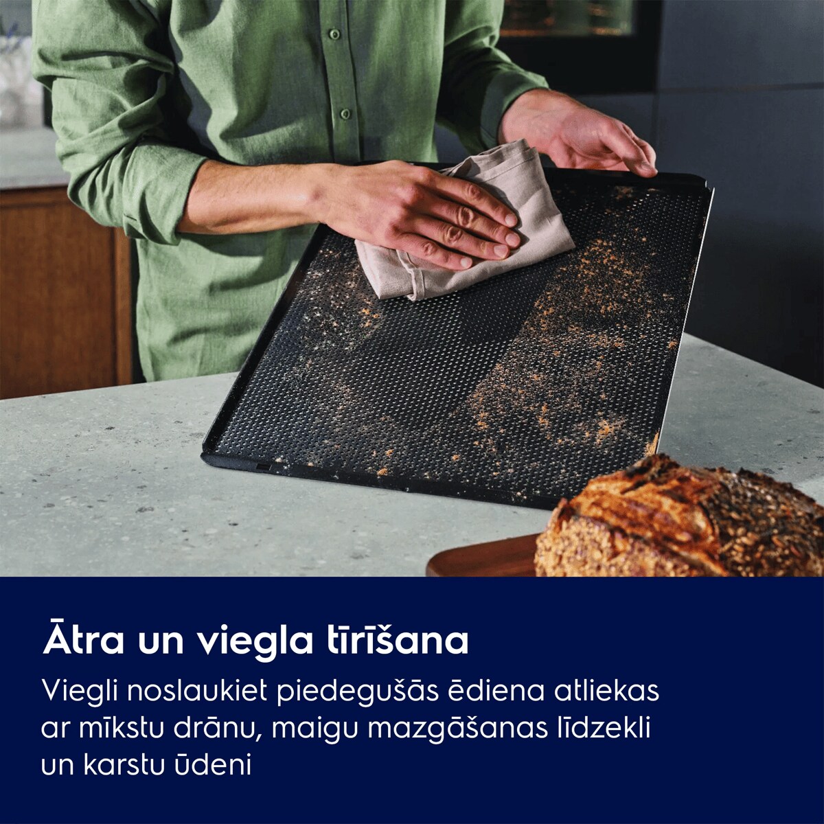 Ātra un viegla tīrīšana Viegli noslaukiet piedegušās ēdiena atliekas ar mīkstu drānu, maigu mazgāšanas līdzekli un karstu ūdeni