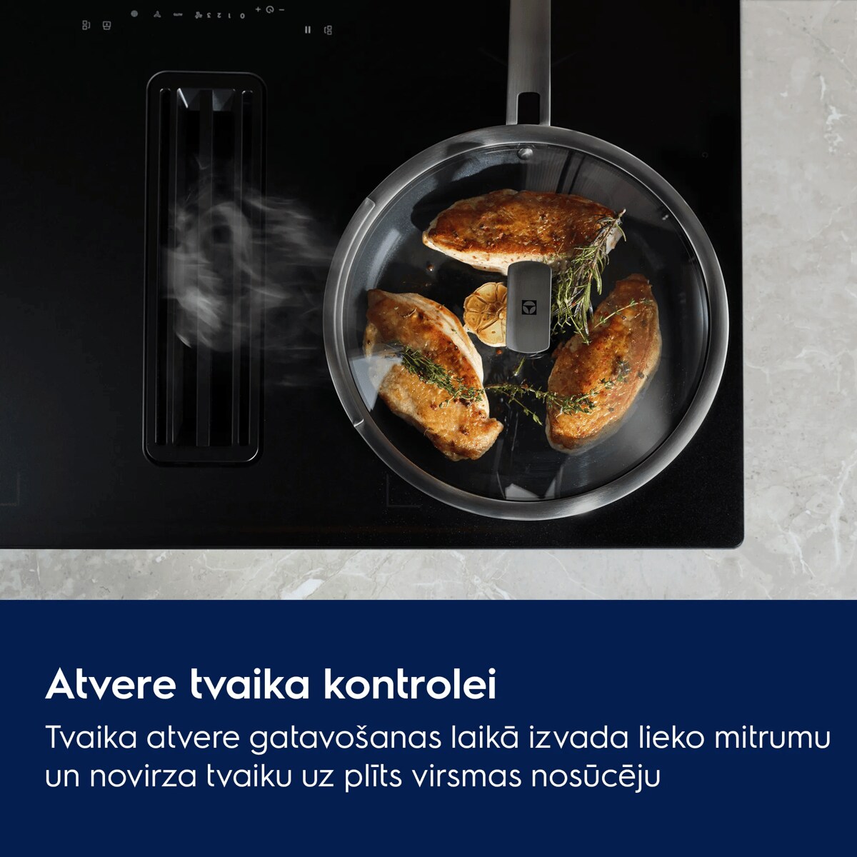 Atvere tvaika kontrolei Tvaika atvere gatavošanas laikā izvada lieko mitrumu un novirza tvaiku uz plīts virsmas nosūcēju