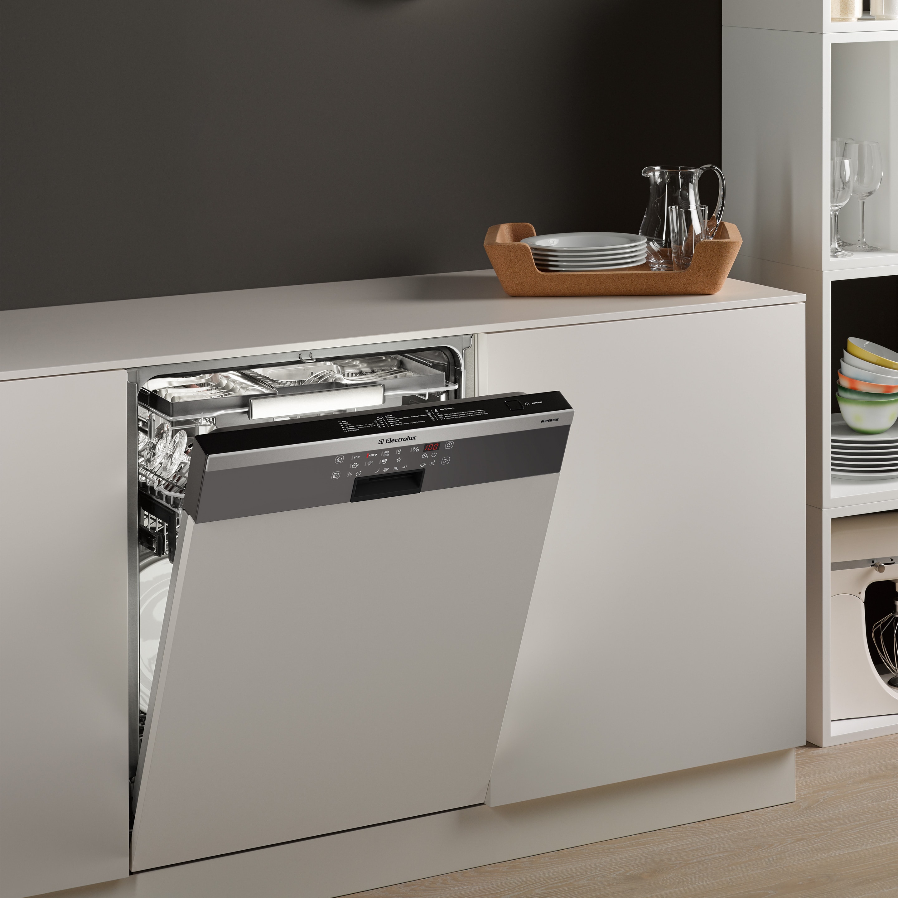 Electrolux trauku mazgājamā mašīna virtuvē