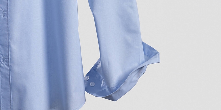 Atpogāts zils krekls