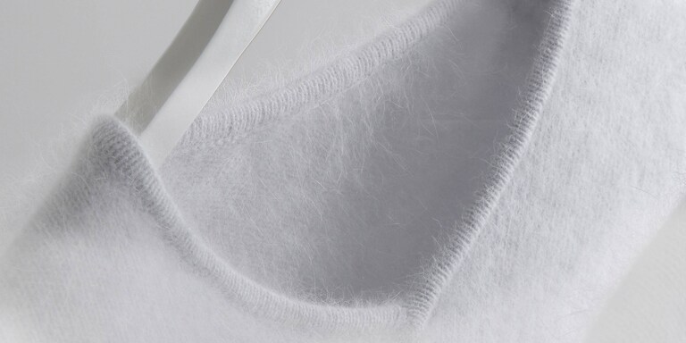 Balts vilnas džemperis