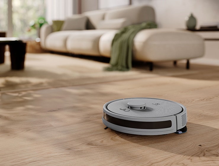 Robots-putekļsūcējs uz grīdas.